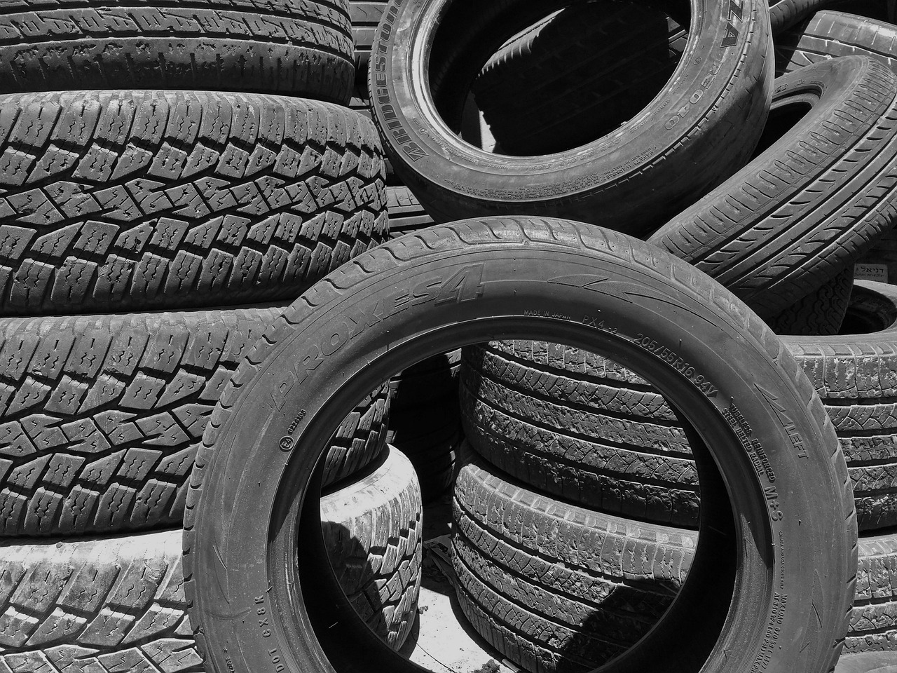 tires-913588_1280